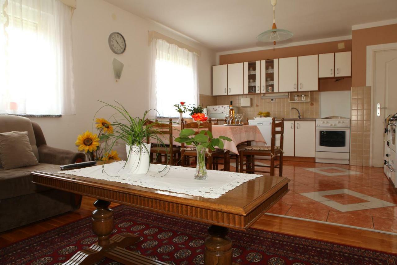 Apartman Matej Lägenhet Otočac Exteriör bild