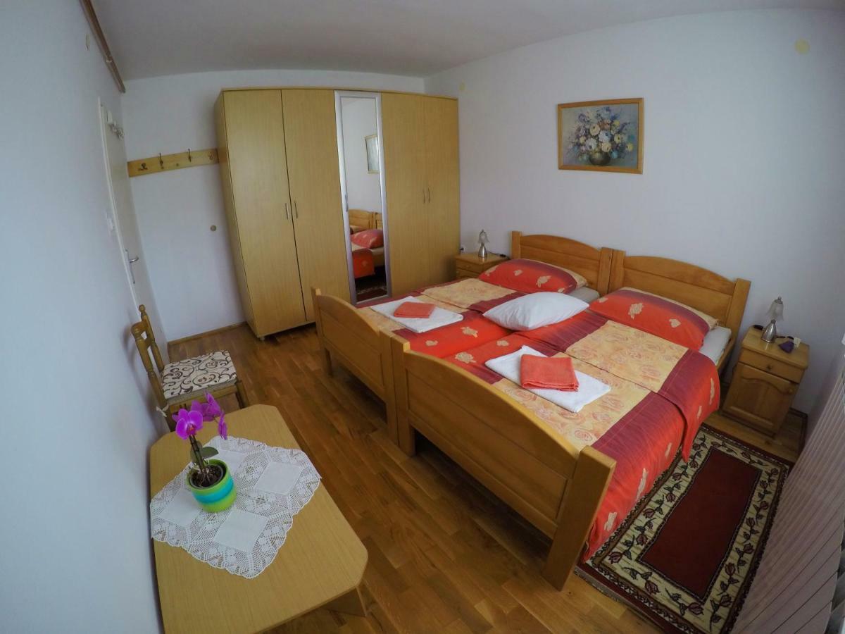 Apartman Matej Lägenhet Otočac Exteriör bild