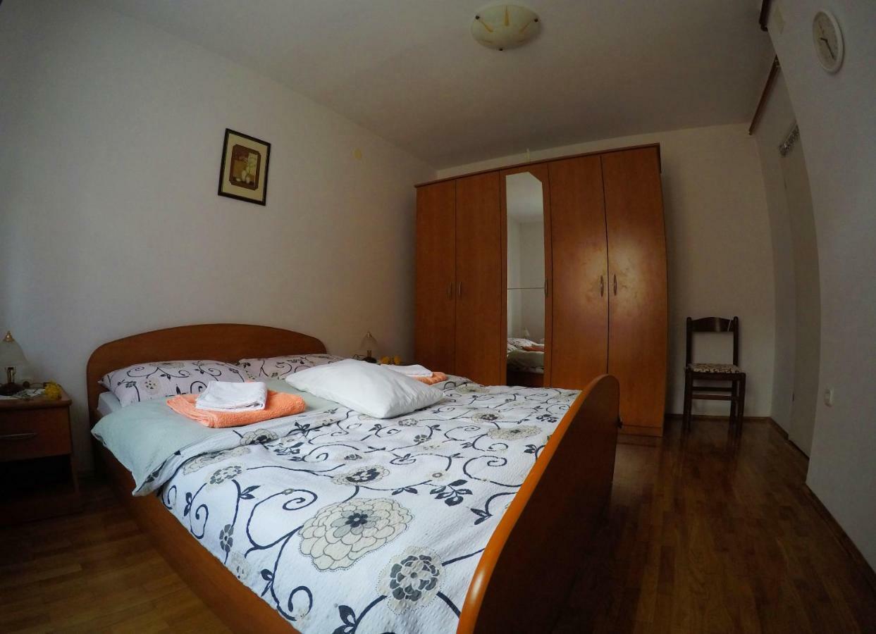 Apartman Matej Lägenhet Otočac Exteriör bild
