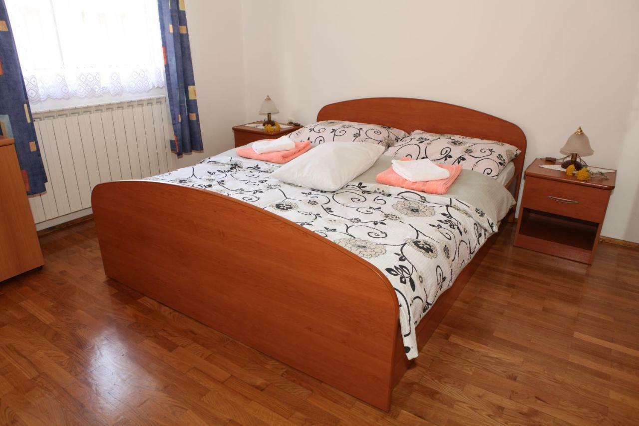 Apartman Matej Lägenhet Otočac Exteriör bild