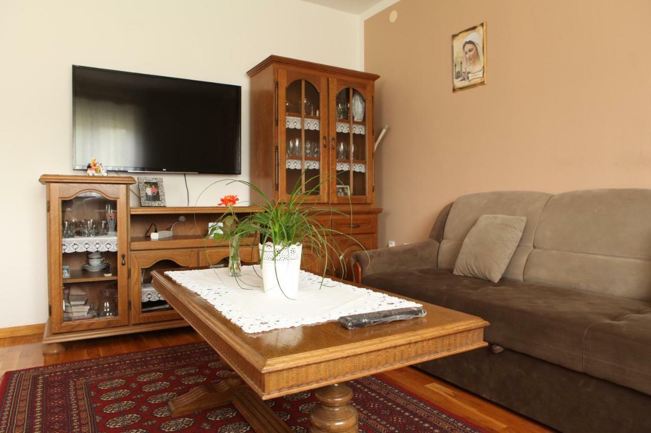 Apartman Matej Lägenhet Otočac Exteriör bild