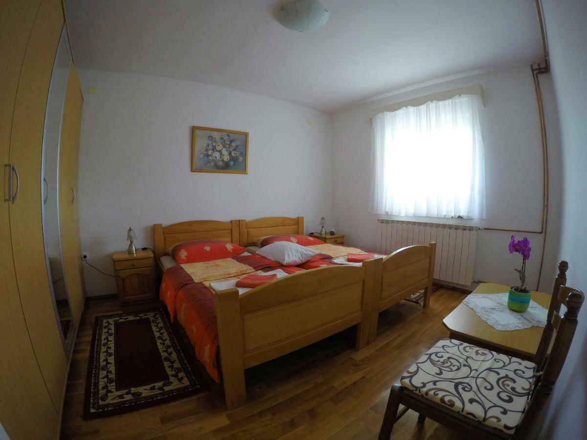 Apartman Matej Lägenhet Otočac Exteriör bild