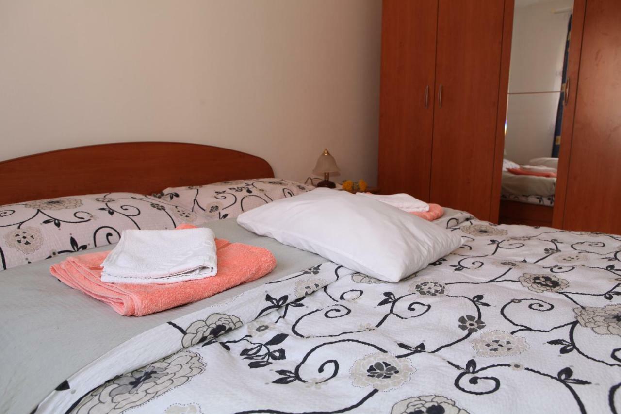 Apartman Matej Lägenhet Otočac Exteriör bild